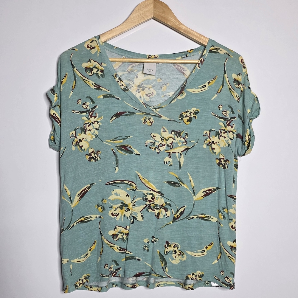 ICHI lightweight Green Floral v-neck casual short sleeve shirt / Tee Size Small